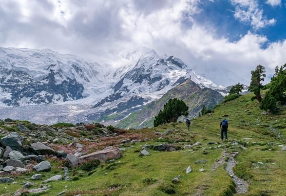 hiking to rakaposhi glacier